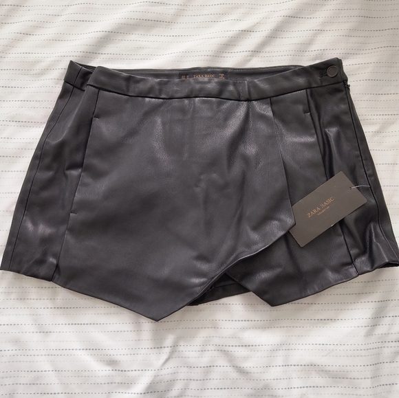 ZARA FAUX LEATHER SKORT - Picture 1 of 5